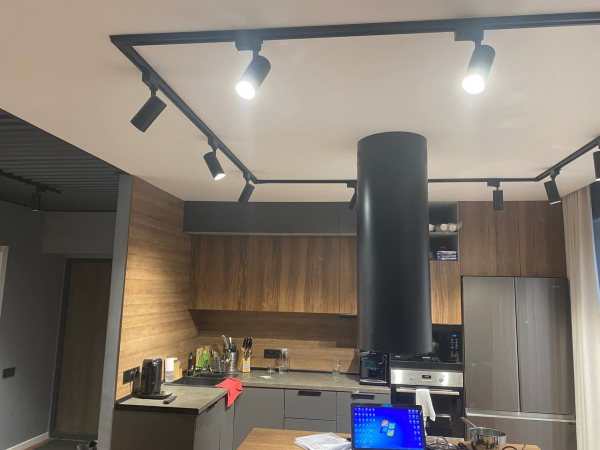 Стоимость двухуровневого потолка для кухни 12 м²