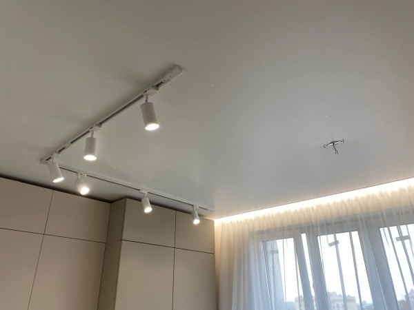 Стоимость двухуровневого потолка для кухни 12 м²