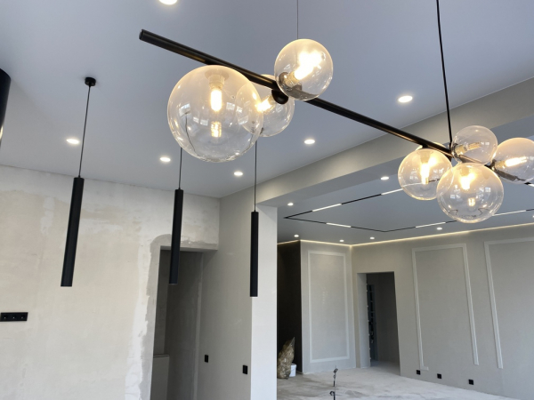 Стоимость двухуровневого потолка для кухни 12 м²